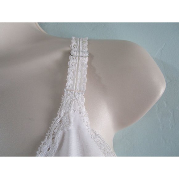 Wonder Maid White Lace Trim Full Slip Sz 32 Polyester Metal Findings Yellowing - Picture 11 of 16